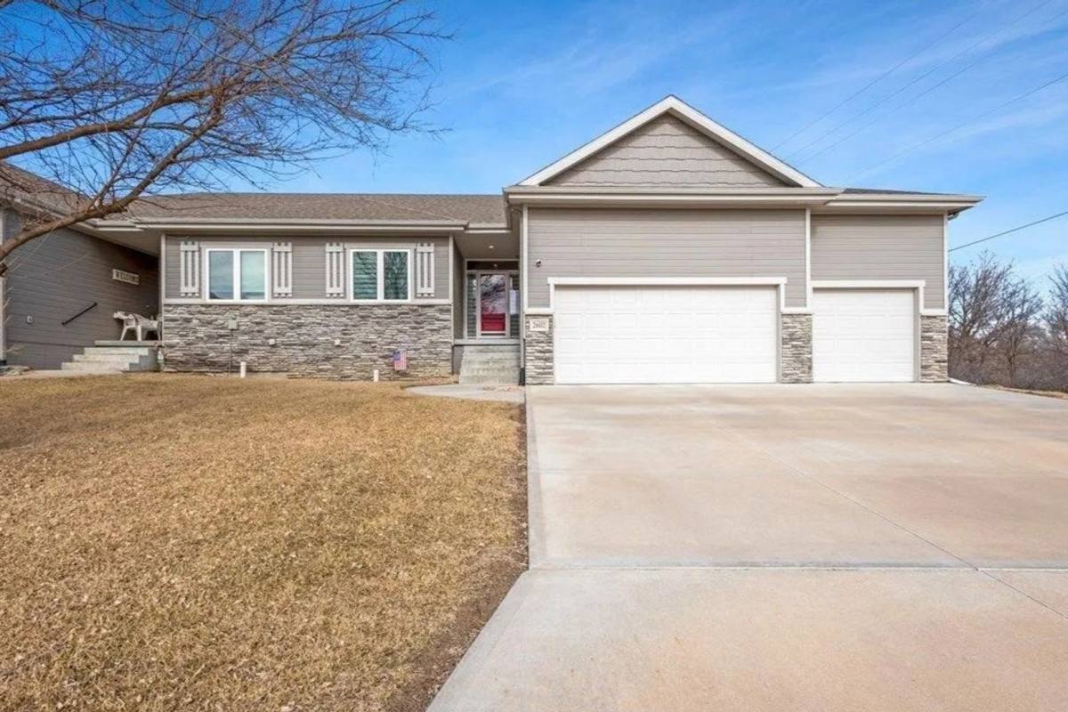 House for rent at 2602 Fountain Circle, Plattsmouth, NE 68048