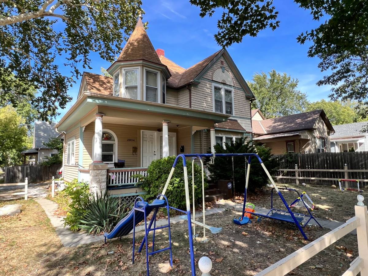 Apartment for rent at 2904 Q St, Lincoln, NE 68503