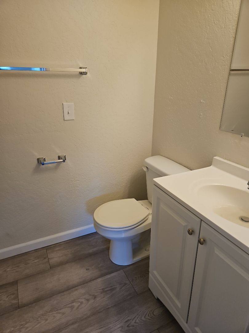 Apartment for rent at 255 N First St, Central Point, OR 97502