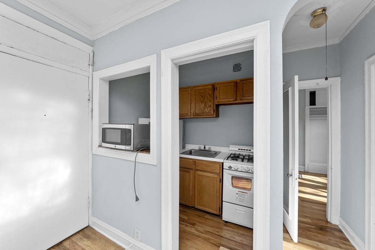 Apartment for rent at 4614 N Paulina St #106, Chicago, IL 60640