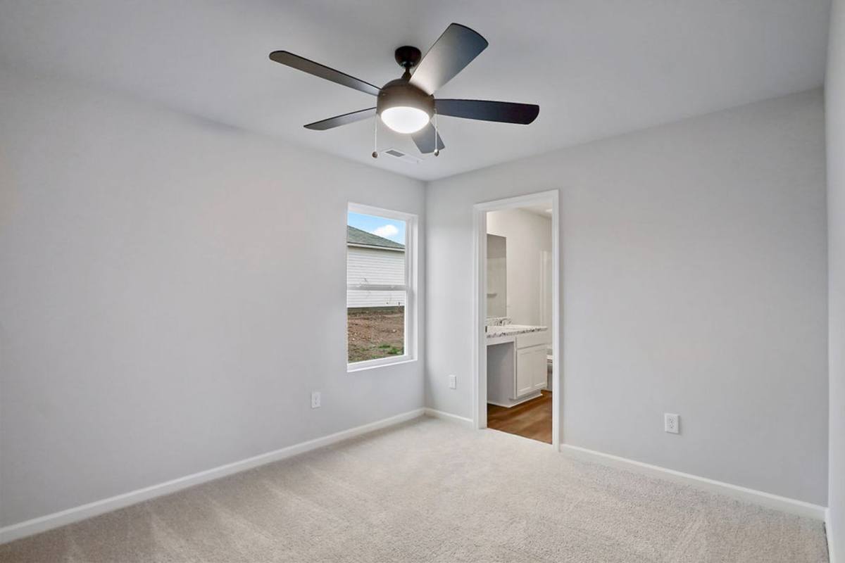 House for rent at 821 Ashford Dr, Calera, AL 35040
