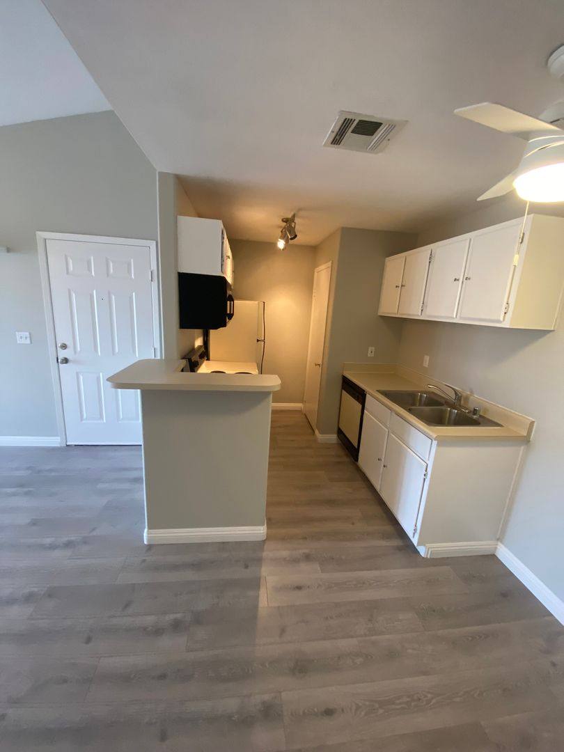 Apartment for rent at 5271 Lindell Rd, Las Vegas, NV 89118