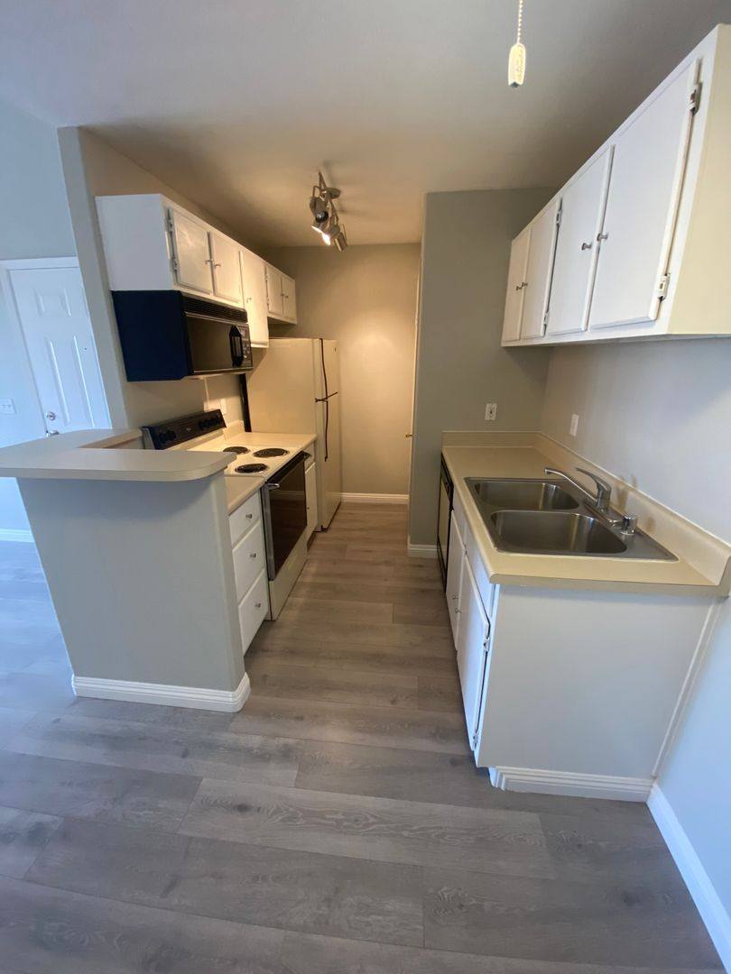 Apartment for rent at 5271 Lindell Rd, Las Vegas, NV 89118