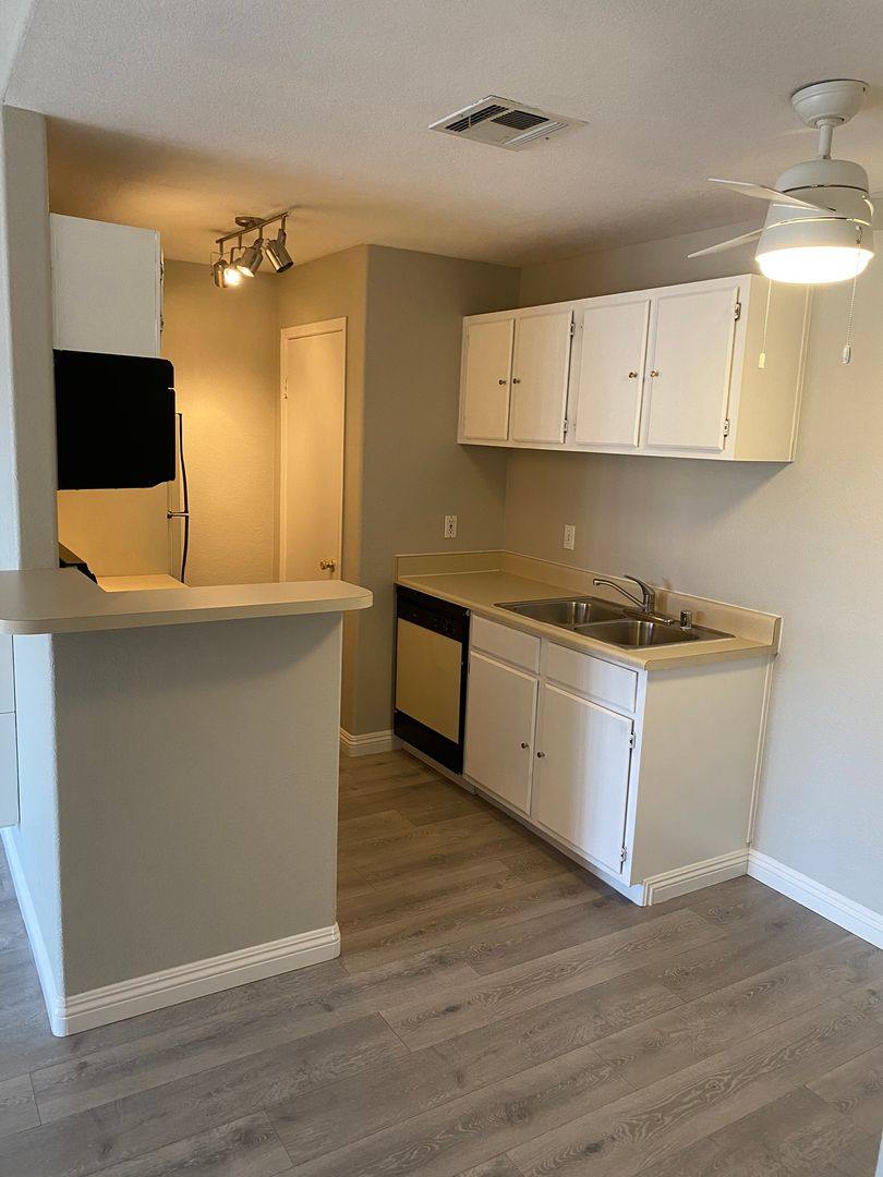 Apartment for rent at 5271 Lindell Rd, Las Vegas, NV 89118