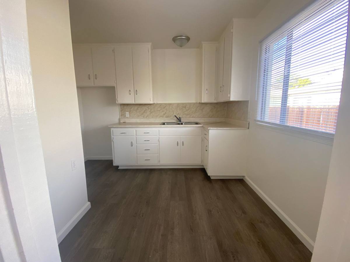 Apartment for rent at 2245 Granada Ave, Long Beach, CA 90815