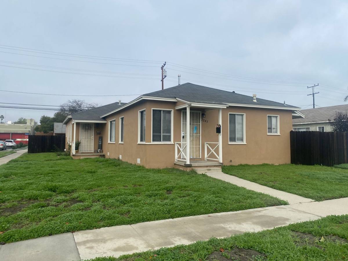 Apartment for rent at 2245 Granada Ave, Long Beach, CA 90815