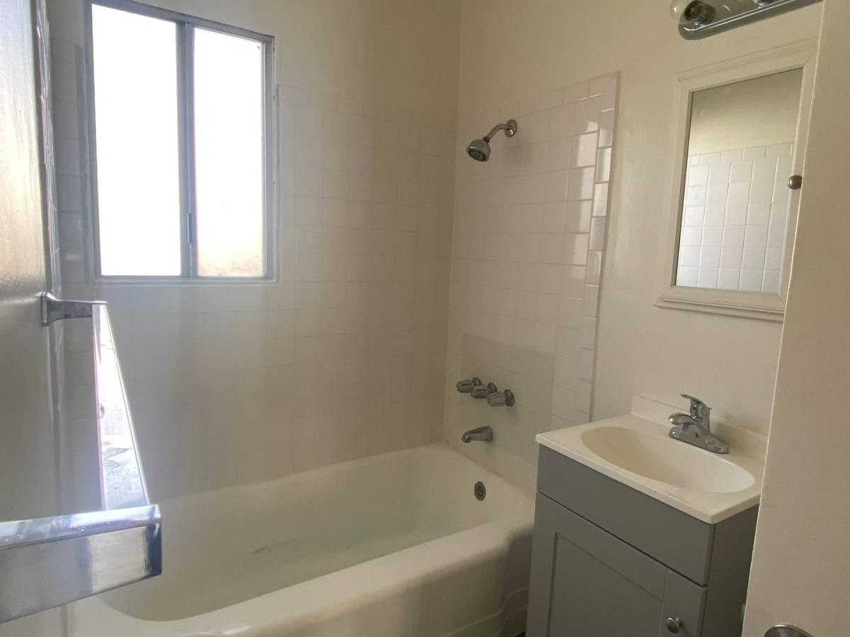 Apartment for rent at 2245 Granada Ave, Long Beach, CA 90815
