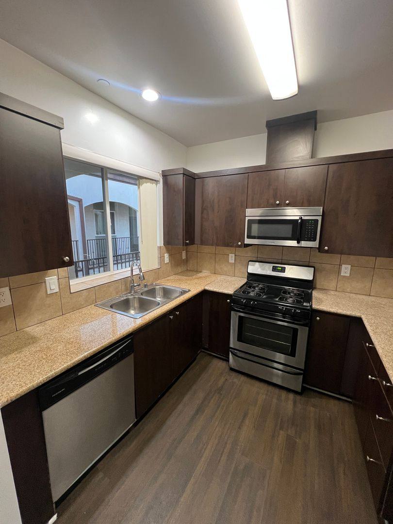 Apartment for rent at 7651 Laurel Canyon Blvd, North Hollywood, CA 91605
