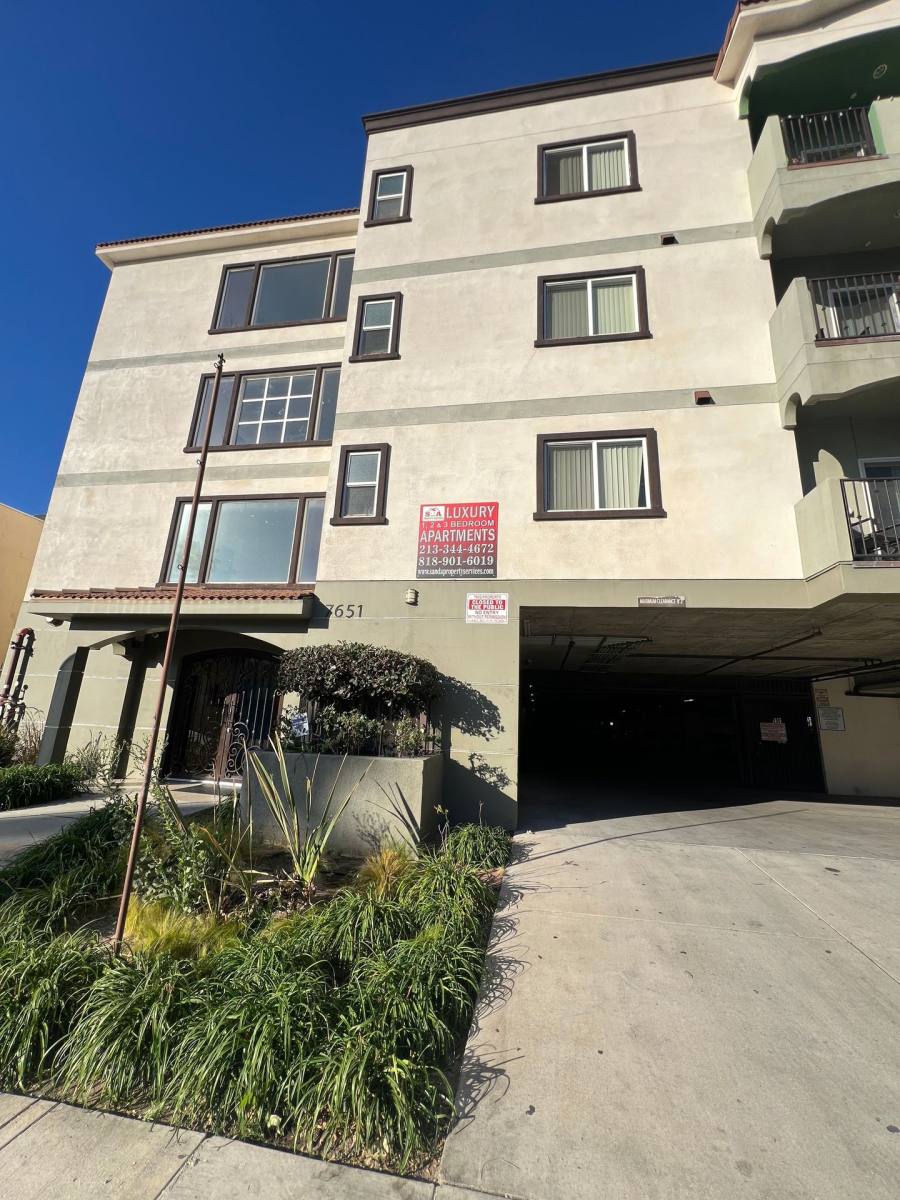 Apartment for rent at 7651 Laurel Canyon Blvd, North Hollywood, CA 91605