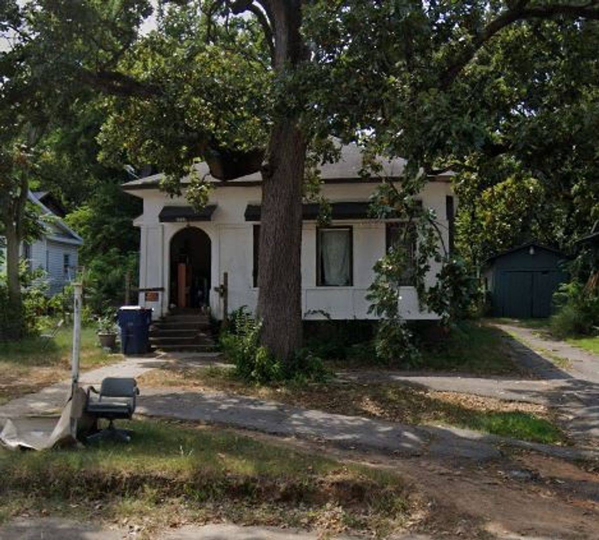 House for rent at 2422 S Greenwood Ave, Fort Smith, AR 72901