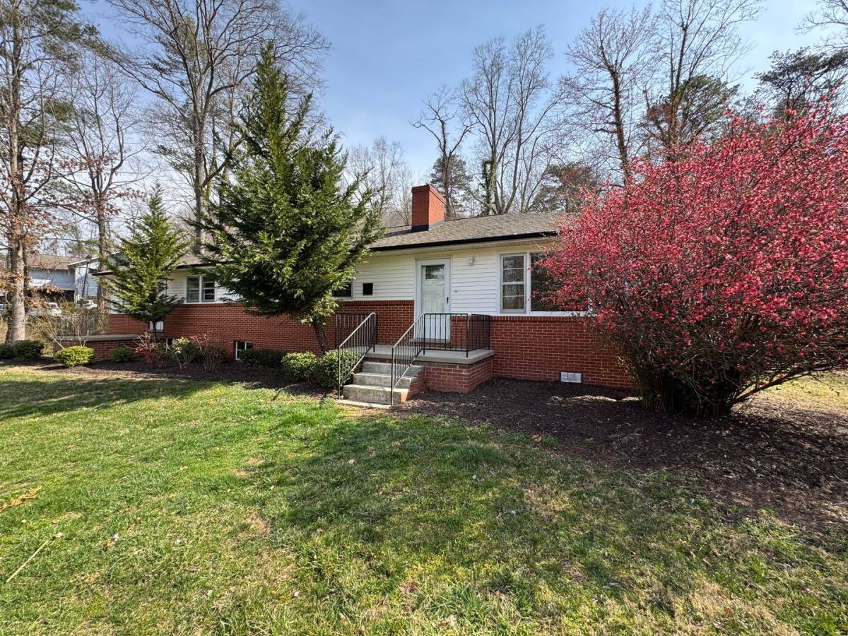 Apartment for rent at 331 Gashes Creek Rd, Asheville, NC 28803