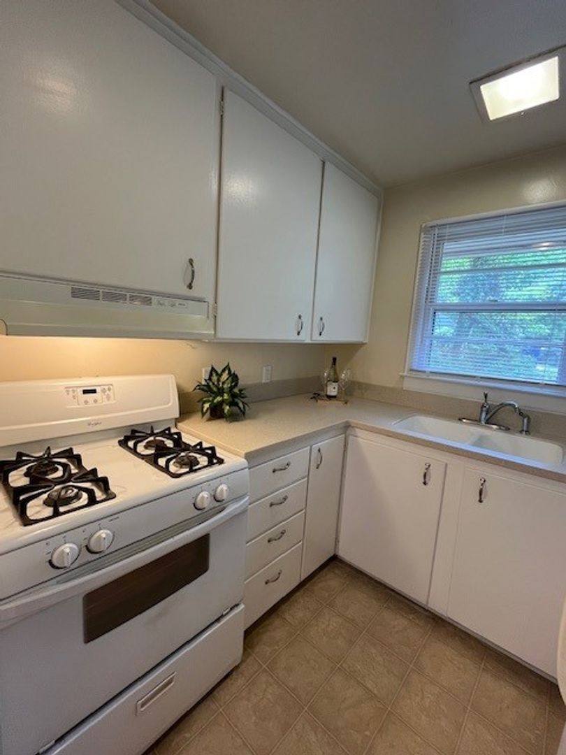 Apartment for rent at 117 Purefoy Rd, Chapel Hill, NC 27514