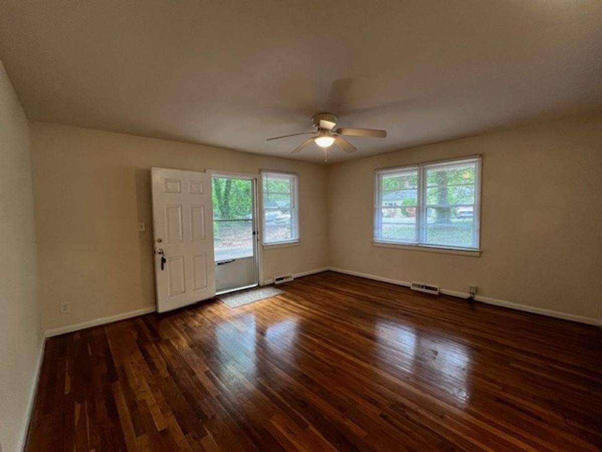 Apartment for rent at 117 Purefoy Rd, Chapel Hill, NC 27514