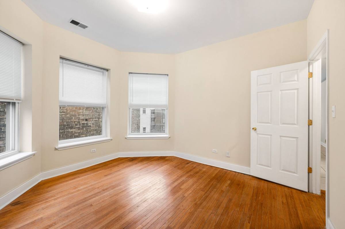 Apartment for rent at 4934 S King Dr, Chicago, IL 60615