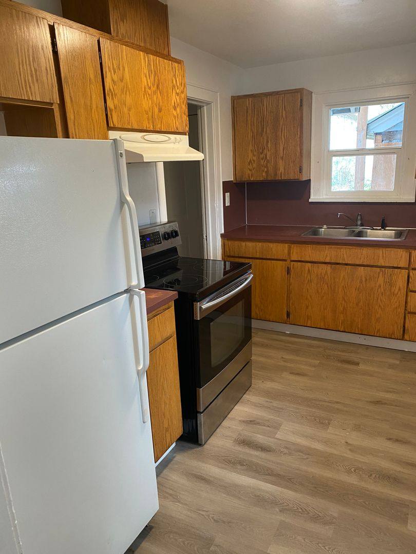 House for rent at 22 E' St, Springfield, OR 97477