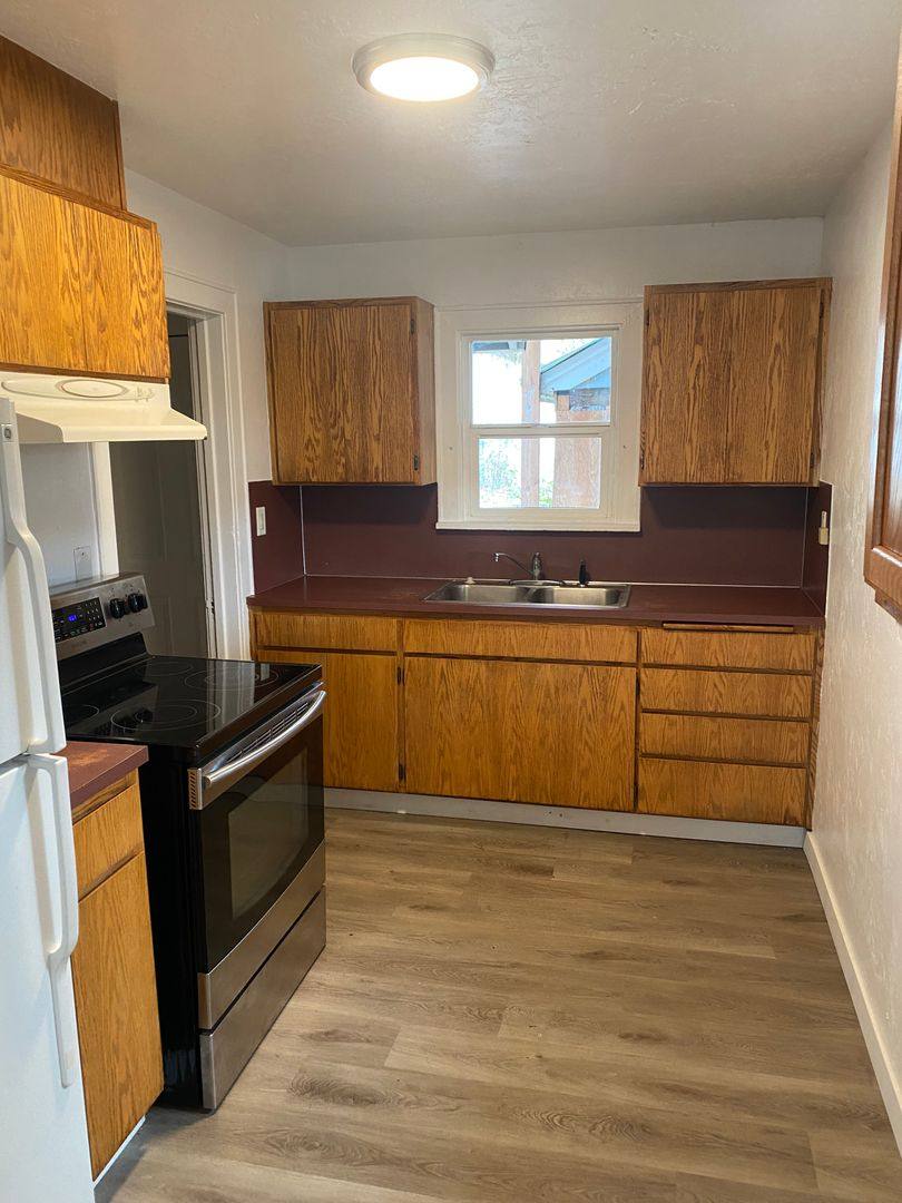 House for rent at 22 E' St, Springfield, OR 97477
