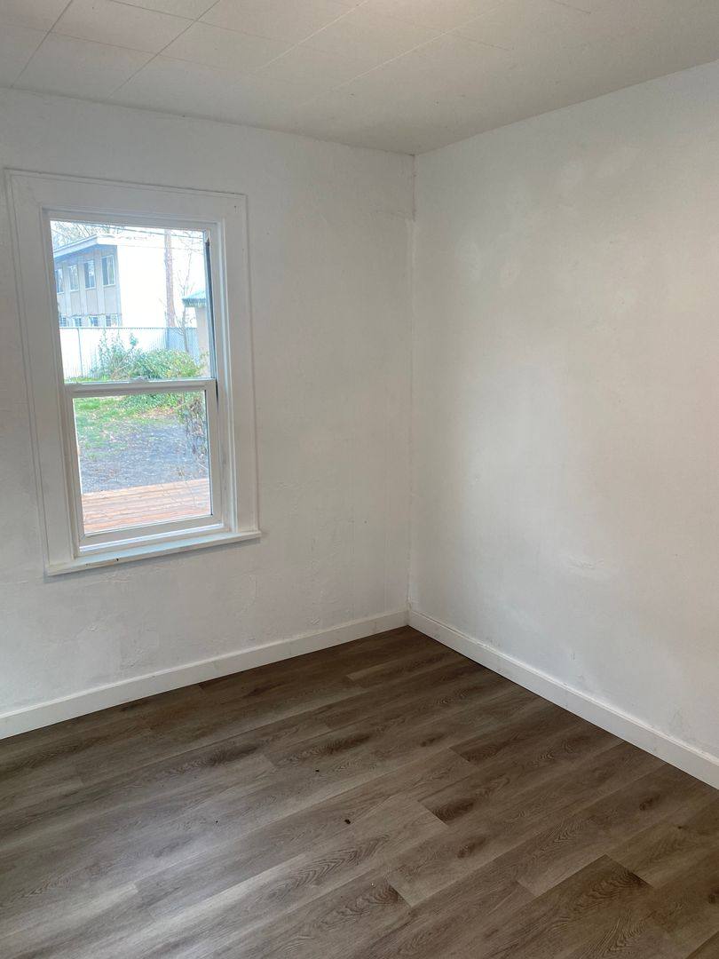 House for rent at 22 E' St, Springfield, OR 97477