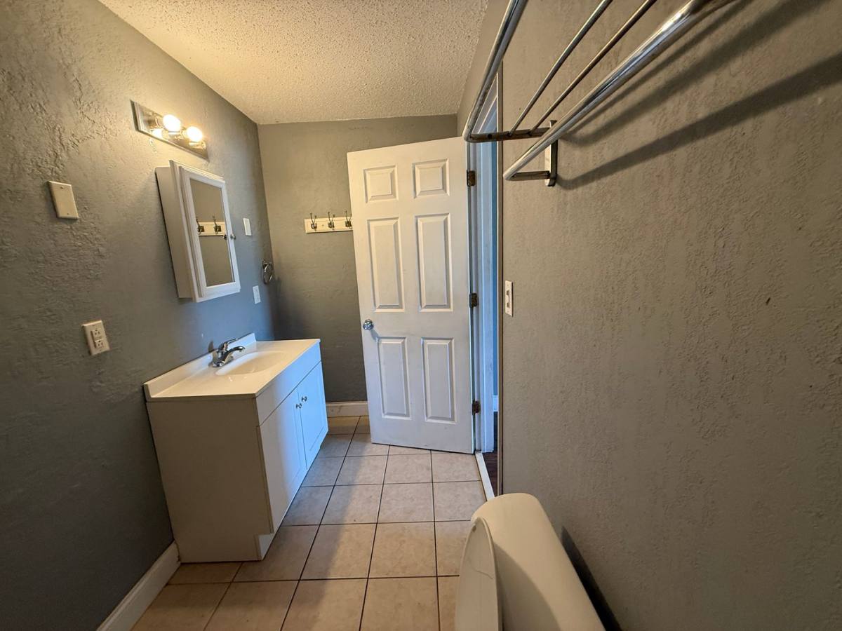Apartment for rent at 115 E Valley View Dr, Canton, IL 61520