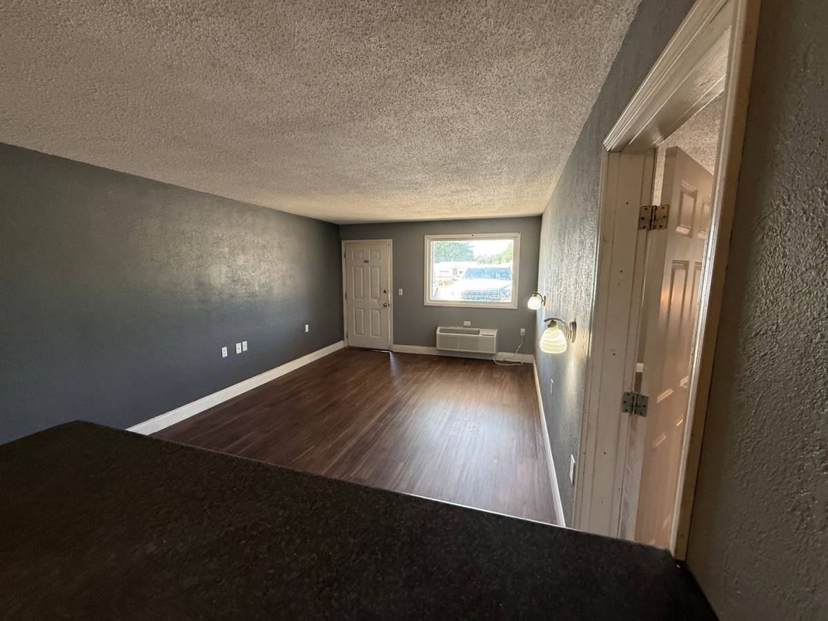 Apartment for rent at 115 E Valley View Dr, Canton, IL 61520
