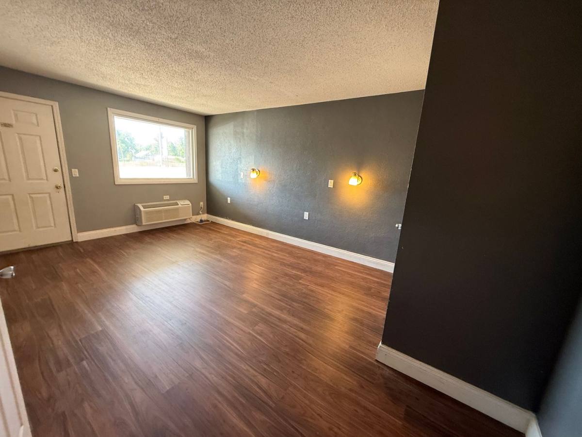 Apartment for rent at 115 E Valley View Dr, Canton, IL 61520