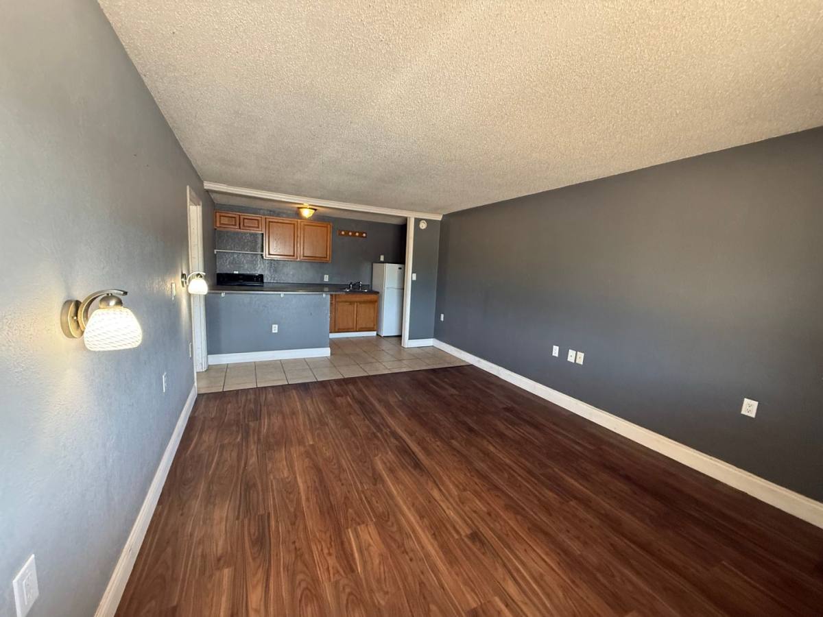 Apartment for rent at 115 E Valley View Dr, Canton, IL 61520