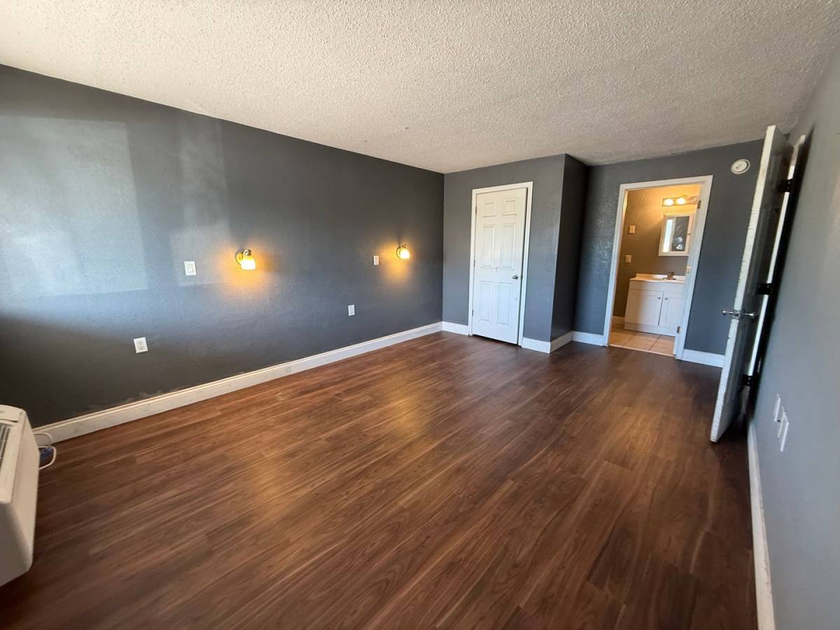 Apartment for rent at 115 E Valley View Dr, Canton, IL 61520