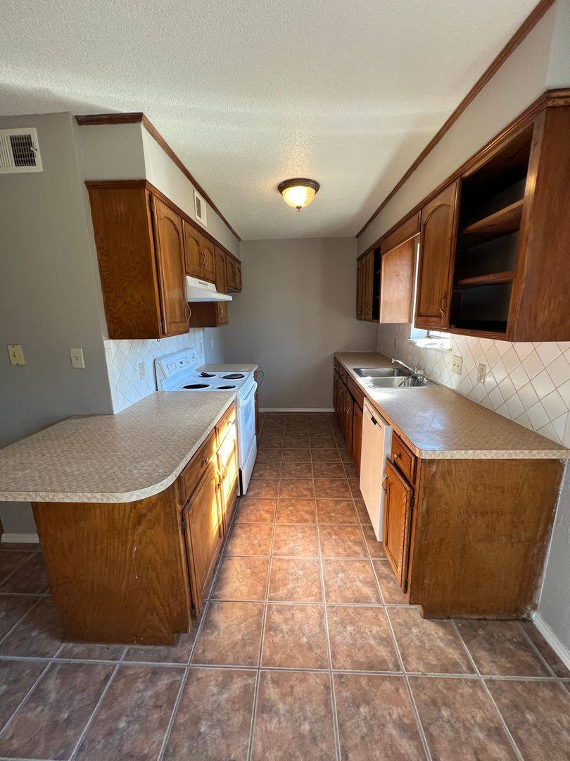 House for rent at 2005 N 30th St, Van Buren, AR 72956