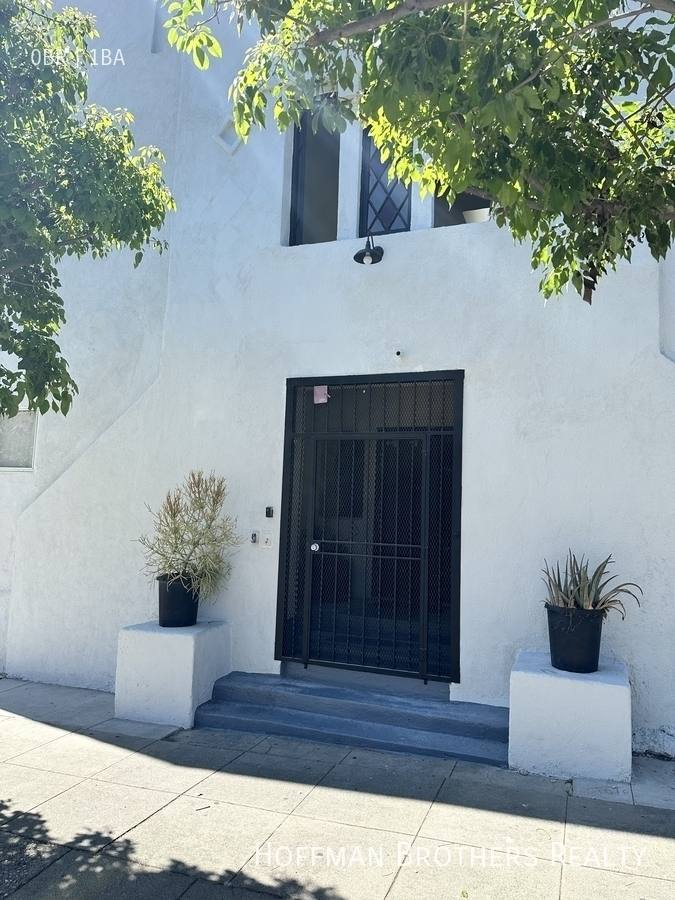 Apartment for rent at 1001 Hyperion Ave #107, Los Angeles, CA 90029