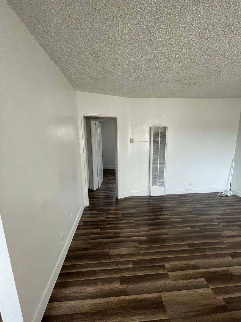 Apartment for rent at 916 W 84th St, Los Angeles, CA 90044