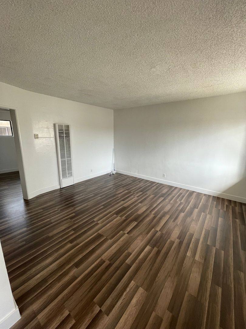Apartment for rent at 916 W 84th St, Los Angeles, CA 90044