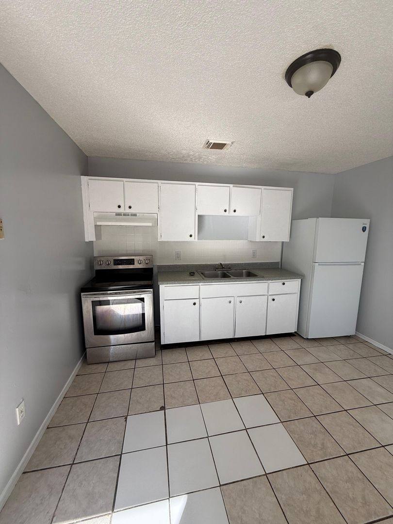 Apartment for rent at 3997 Leonnie Rd, Jacksonville, FL 32208