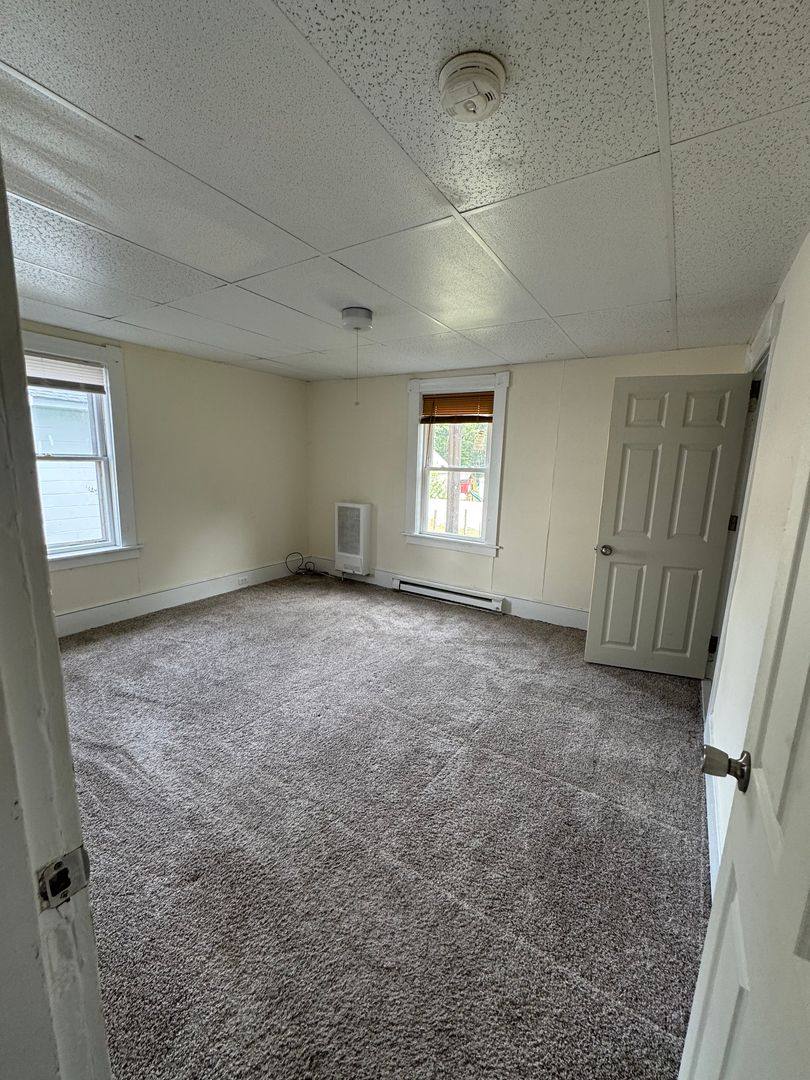 Apartment for rent at 31 Howard St, Leominster, MA 01453