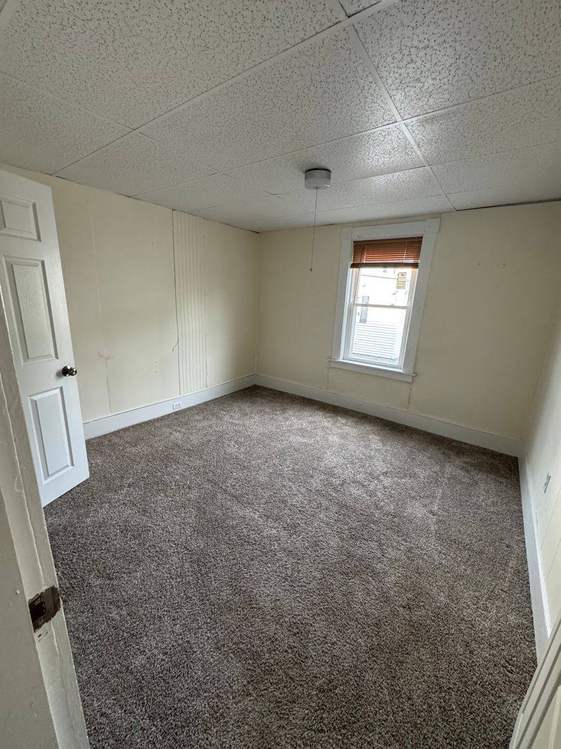 Apartment for rent at 31 Howard St, Leominster, MA 01453