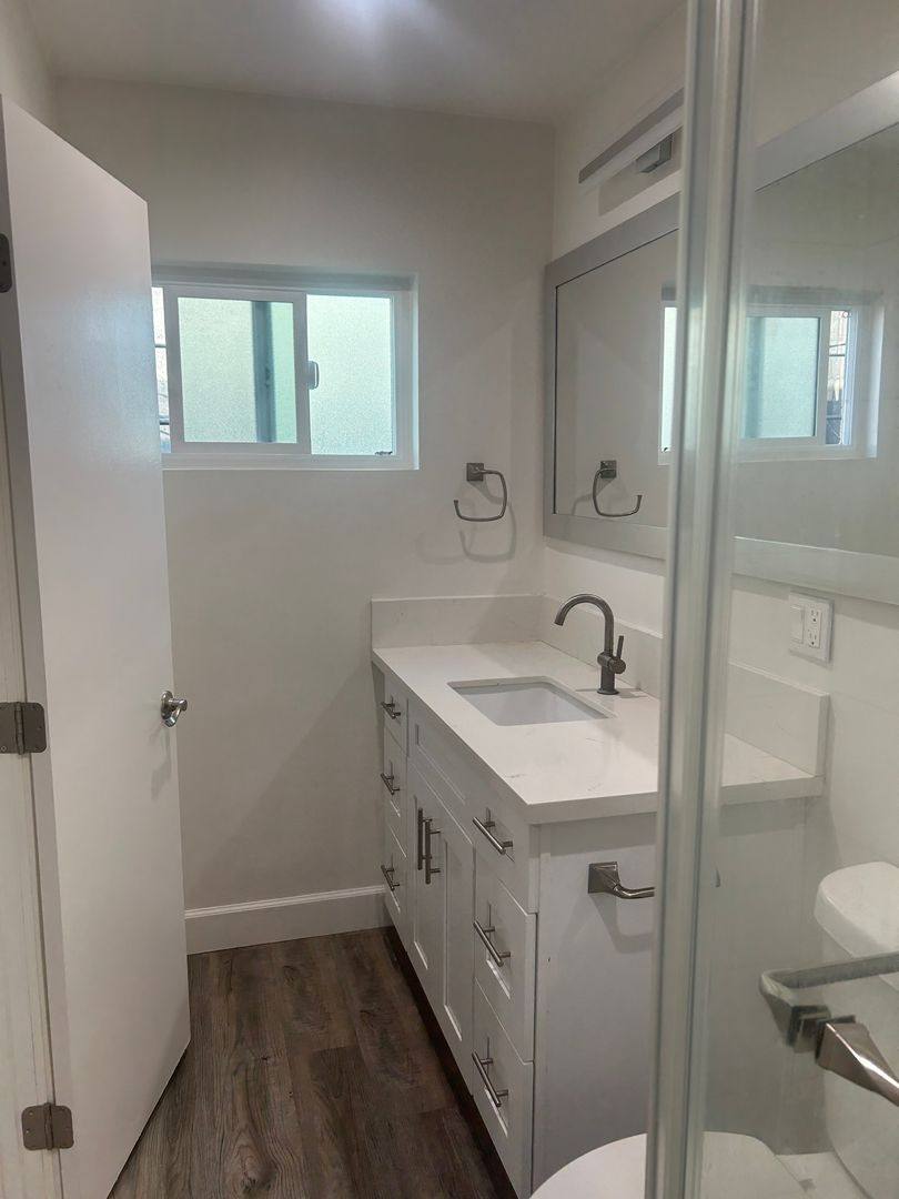 Apartment for rent at 1060 S Sherbourne Dr, Los Angeles, CA 90035