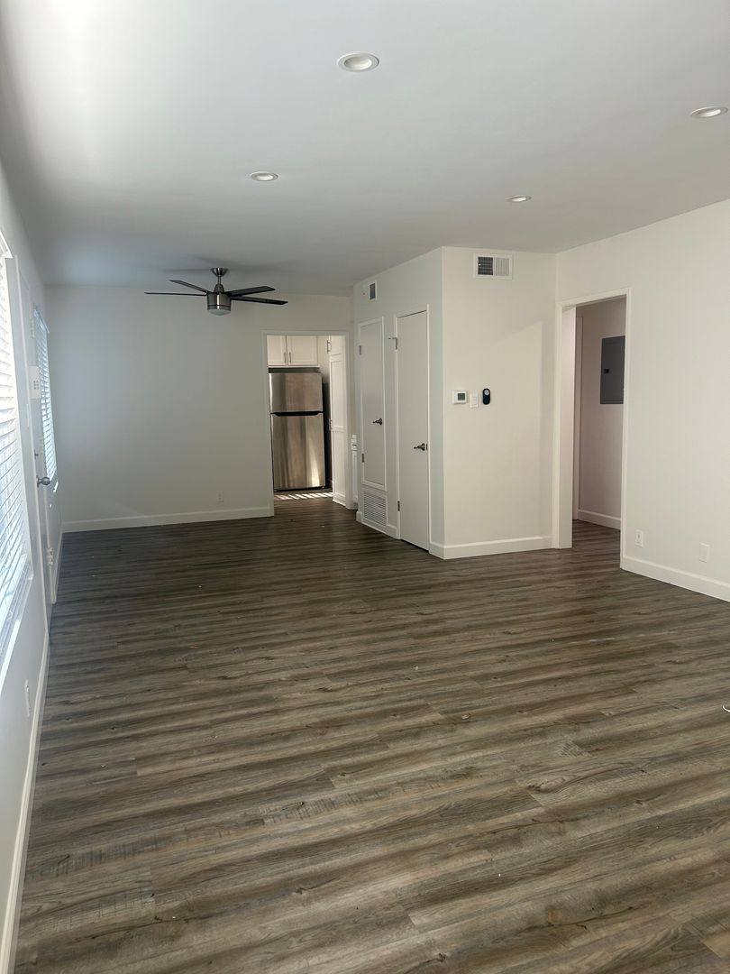 Apartment for rent at 1060 S Sherbourne Dr, Los Angeles, CA 90035