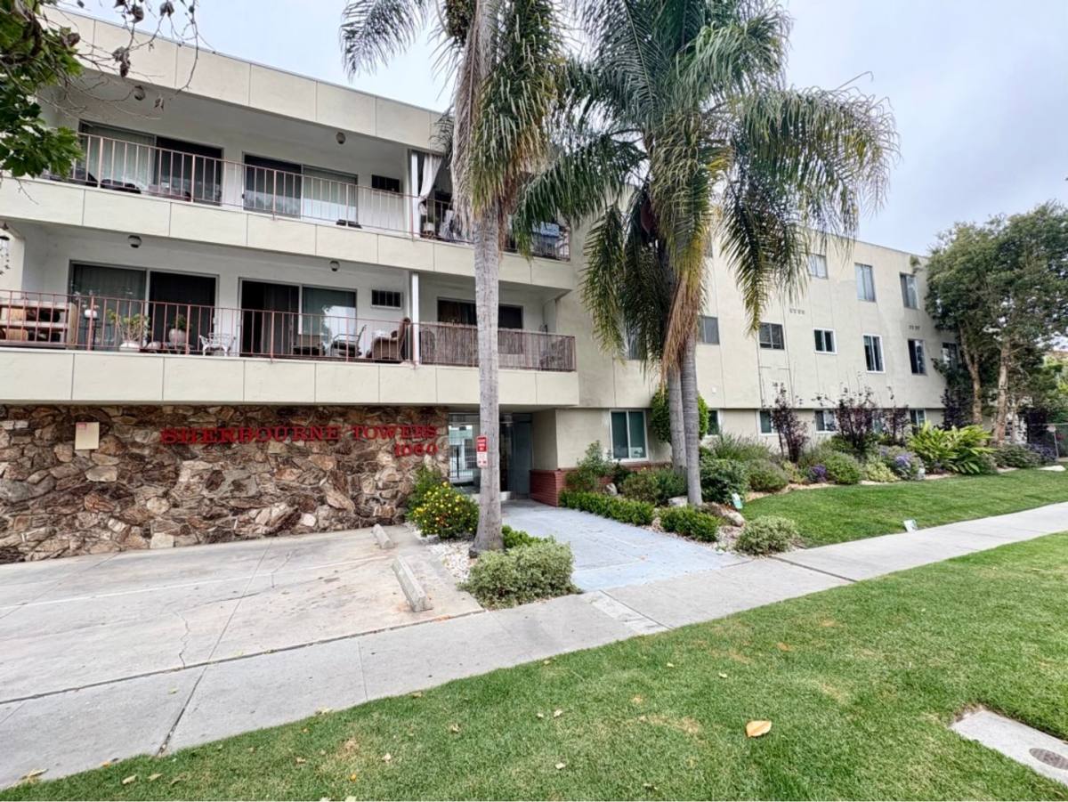 Apartment for rent at 1060 S Sherbourne Dr, Los Angeles, CA 90035