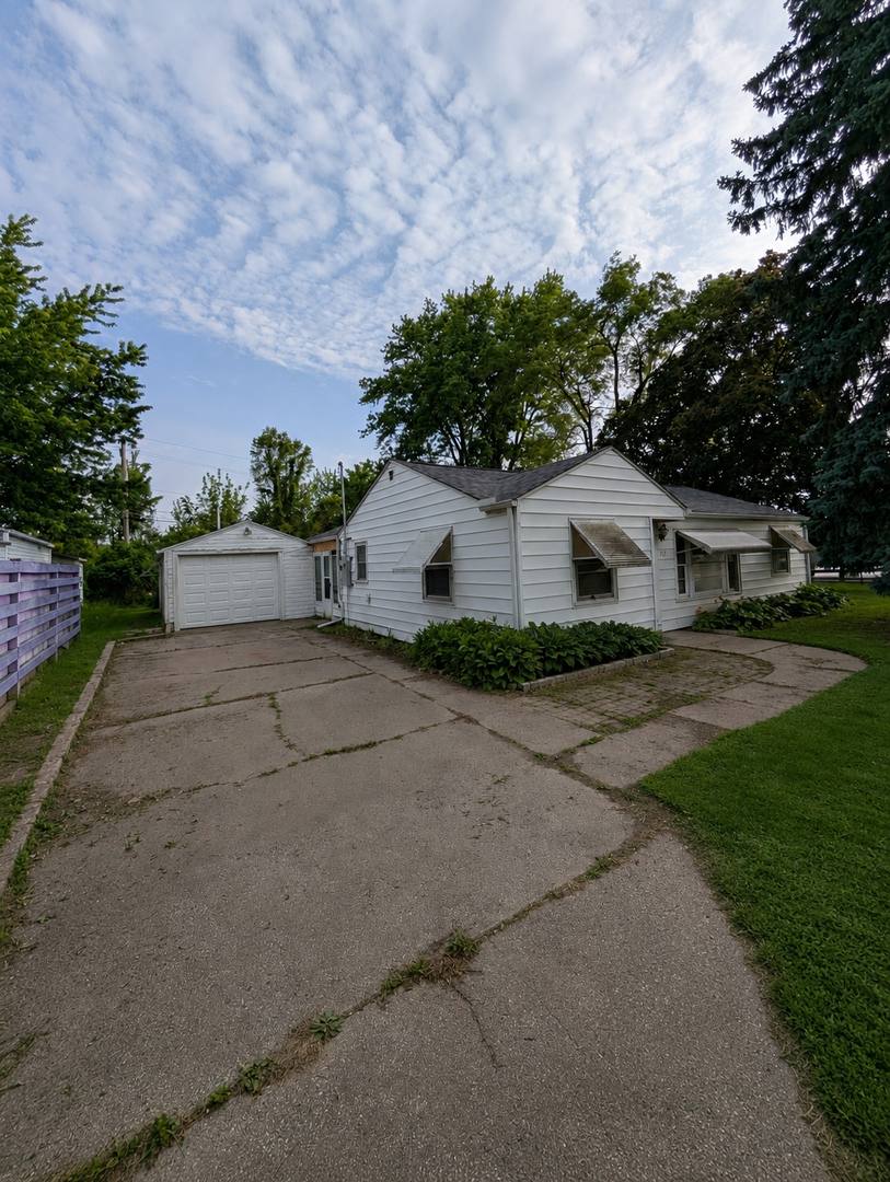 518 16th Ave, Silvis, IL 61282 - House for Rent - Image 1
