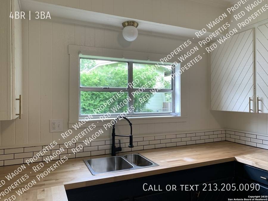 House for rent at 155 N Josephine Tobin Dr, San Antonio, TX 78201