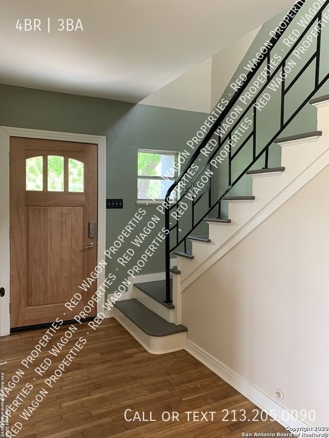 House for rent at 155 N Josephine Tobin Dr, San Antonio, TX 78201