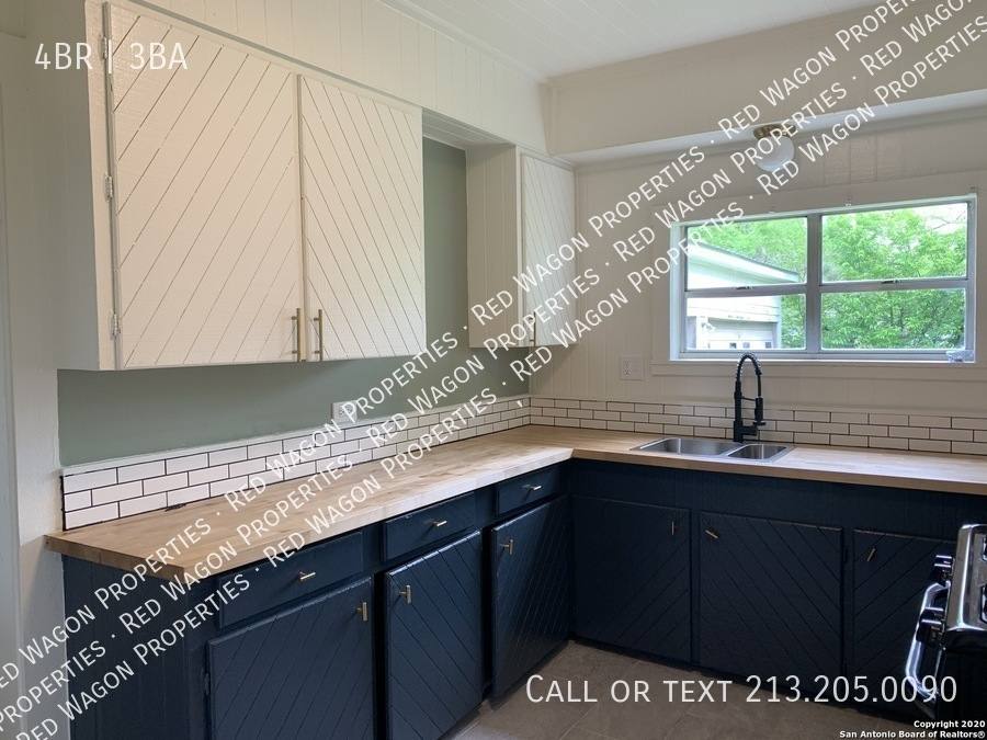 House for rent at 155 N Josephine Tobin Dr, San Antonio, TX 78201