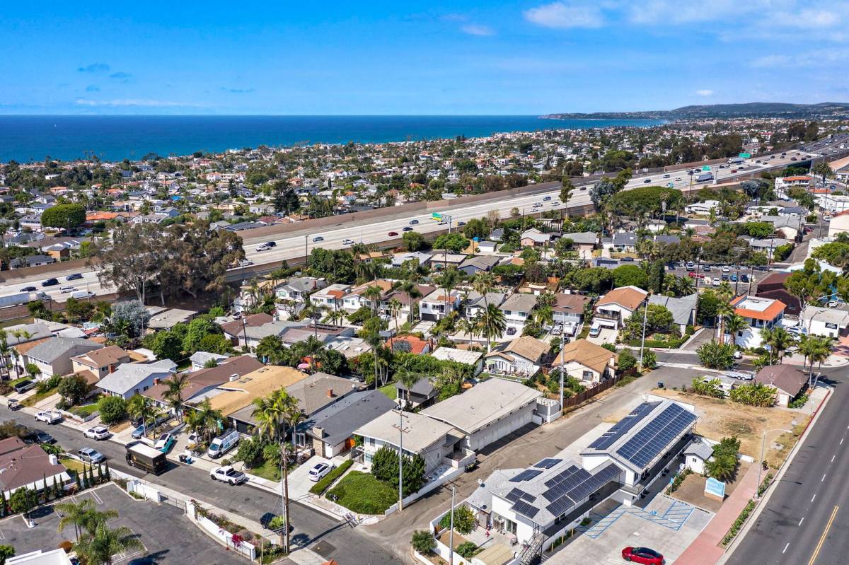 Apartment for rent at 2 W Avenida San Gabriel, San Clemente, CA 92672