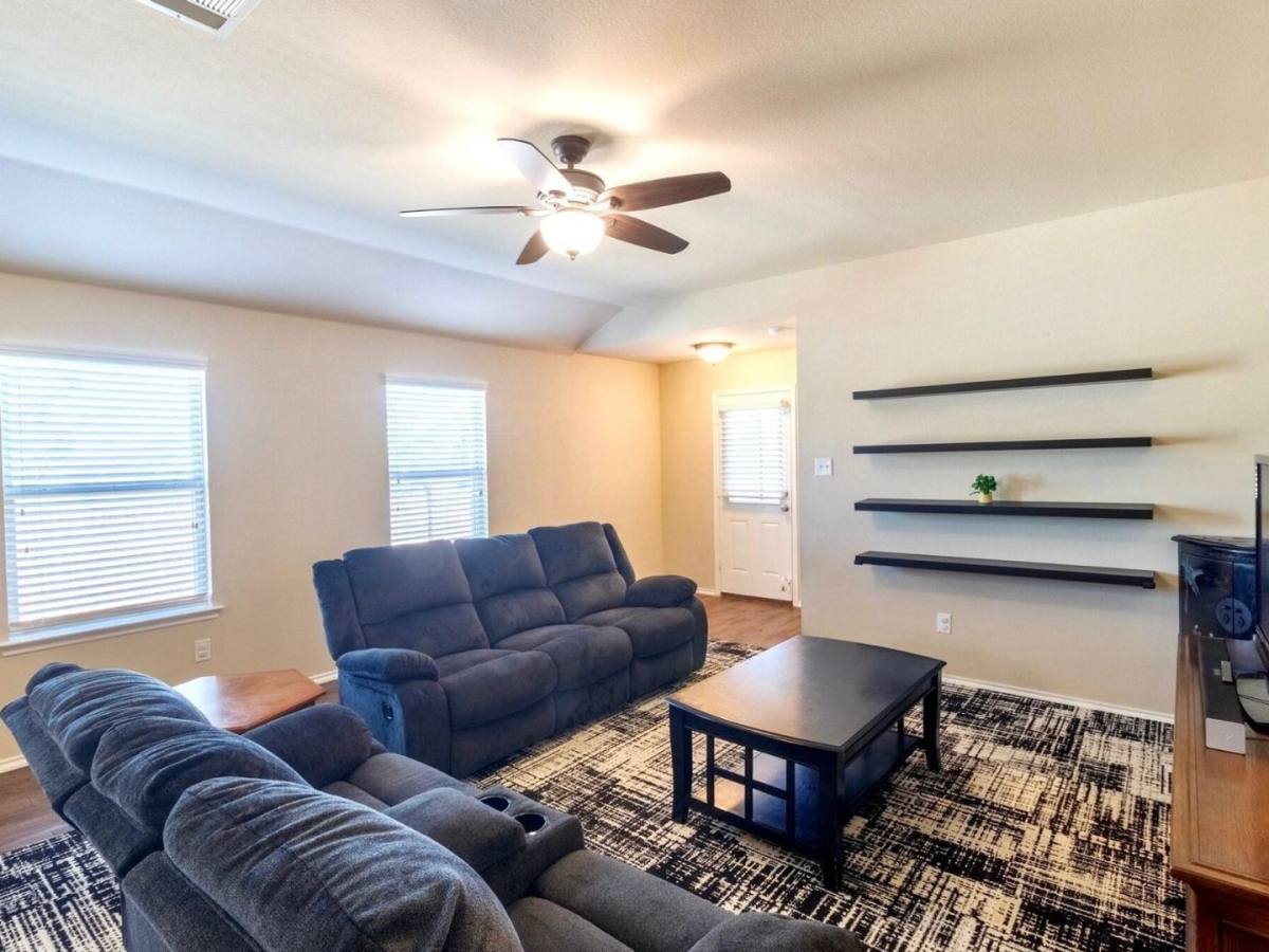 House for rent at 1407 Pampa Grass Dr, Princeton, TX 75407