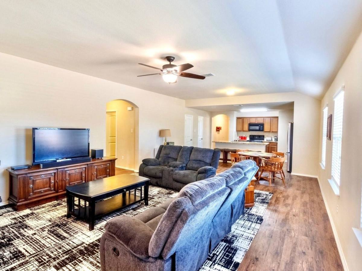 House for rent at 1407 Pampa Grass Dr, Princeton, TX 75407