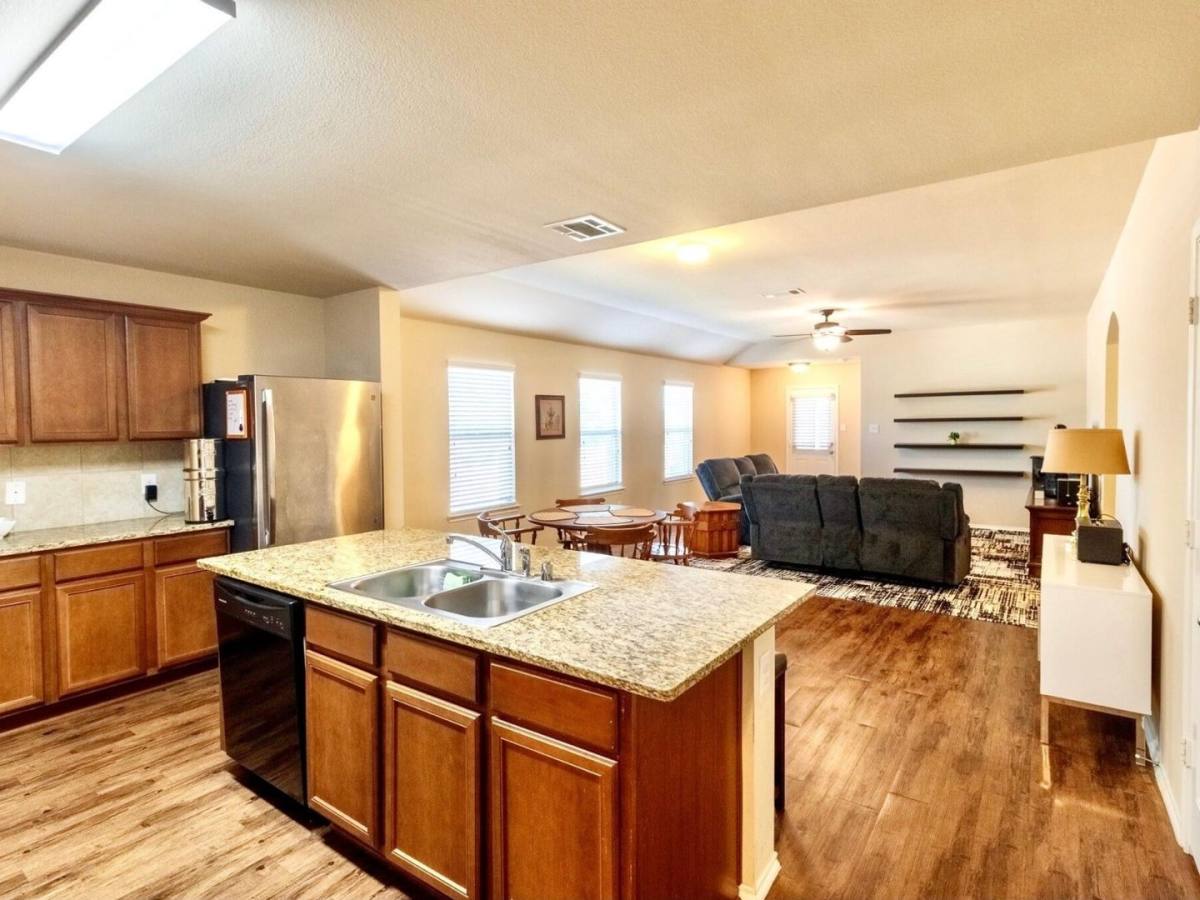 House for rent at 1407 Pampa Grass Dr, Princeton, TX 75407