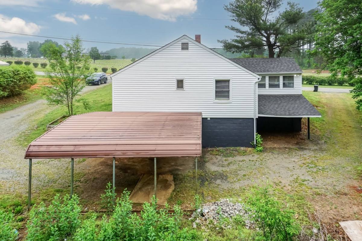 House for rent at 4042 S Church St, Burlington, NC 27215