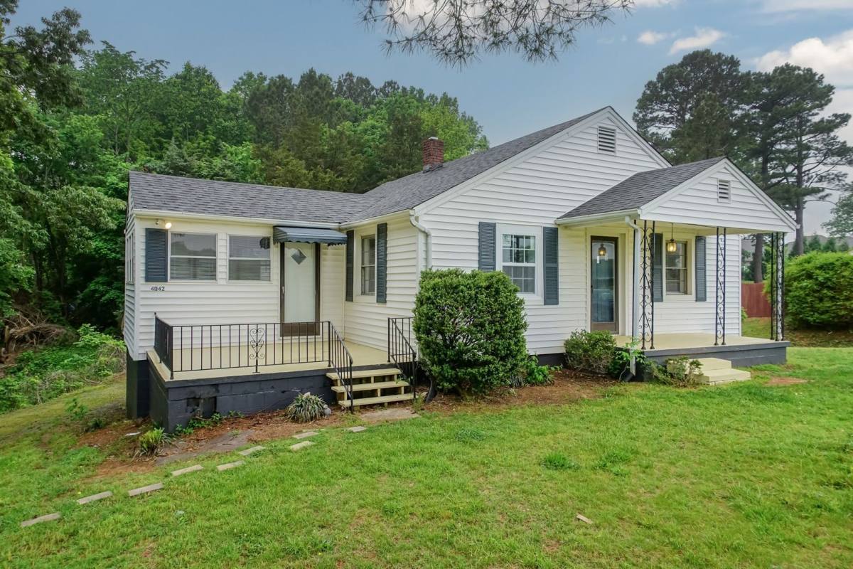 House for rent at 4042 S Church St, Burlington, NC 27215