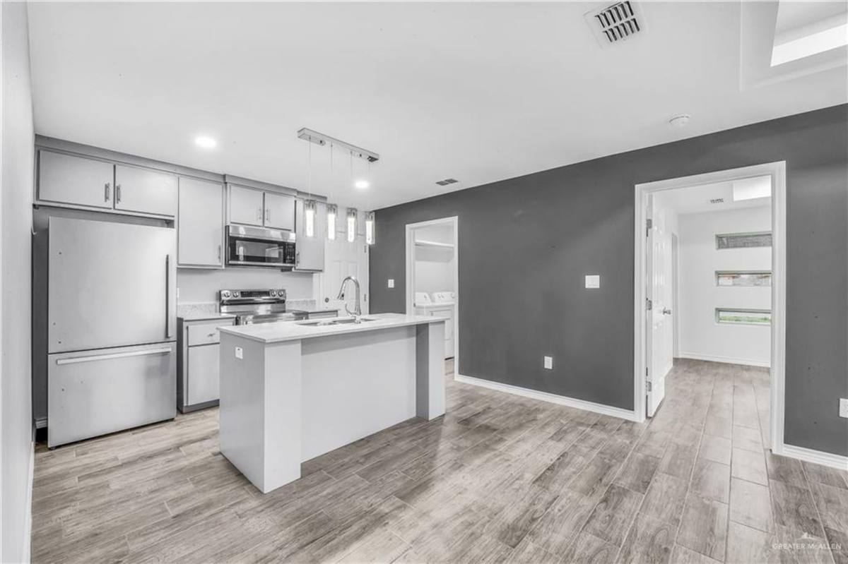 Apartment for rent at 1001 W Sunset Valley St, Mission, TX 78573