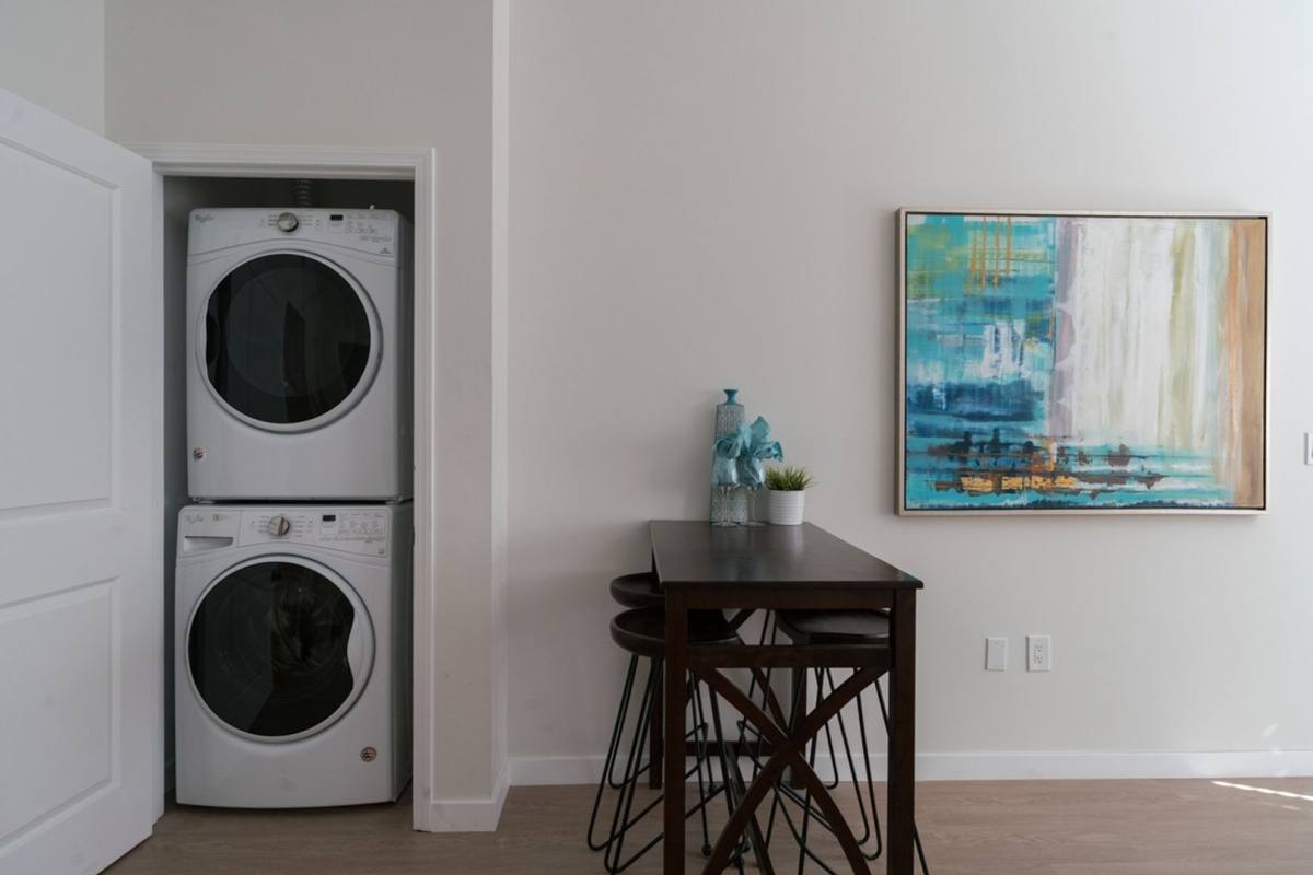 Apartment for rent at 320 - 326 N New Hampshire Ave, Los Angeles, CA 90004