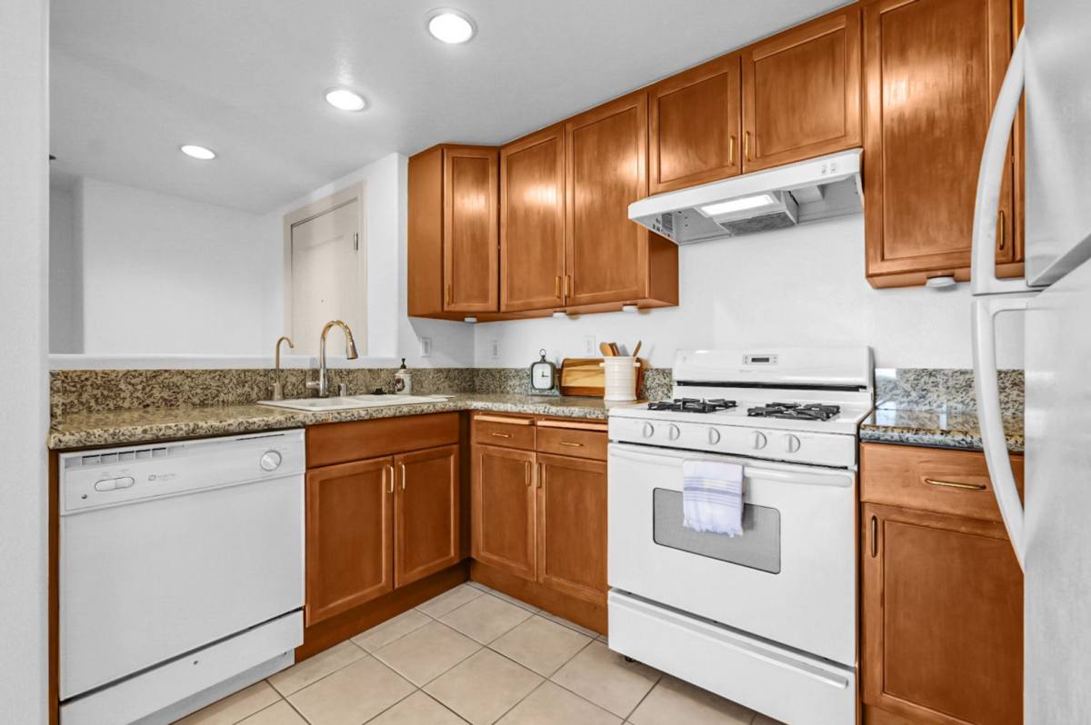 Condo for rent at 580 W Main St, Alhambra, CA 91801