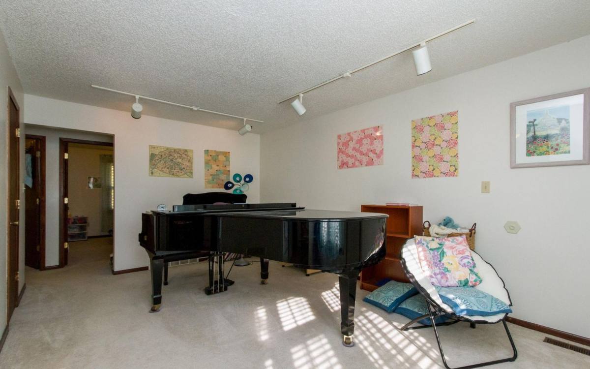 Townhouse for rent at 4306 50th St, Des Moines, IA 50310